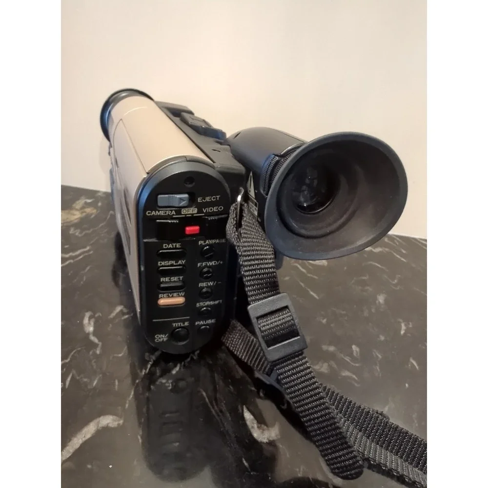 Hitachi VM-H38A Video 8 Hi8 Camcorder With Accessories. For Parts.